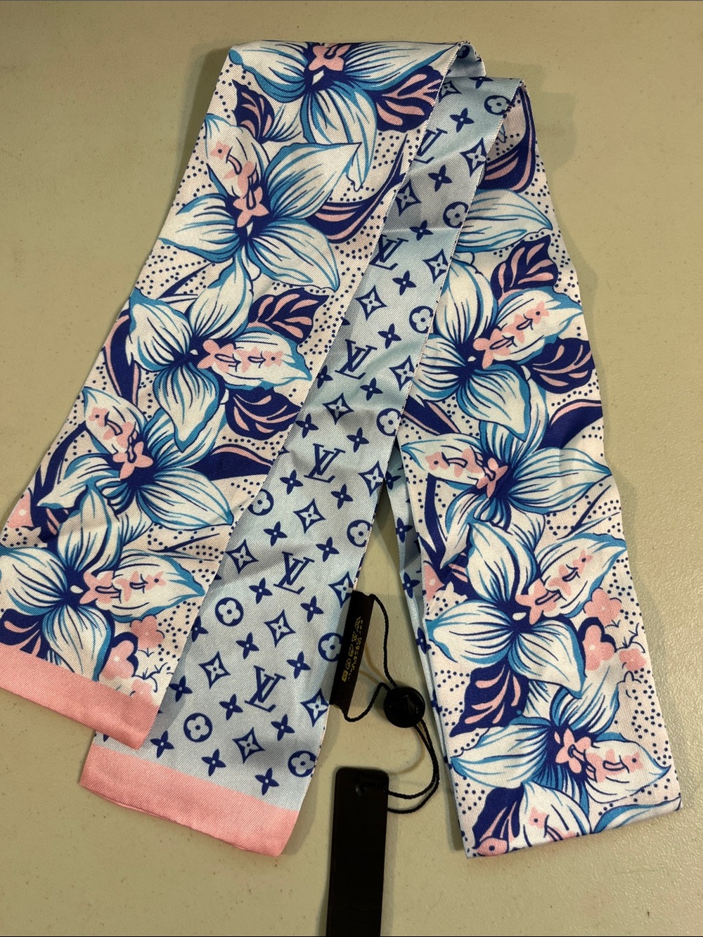 Authentic Louis Vuitton floral Blue & Pink Monogram Silk Twilly - Picture 2 of 3